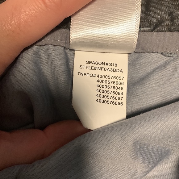 North Face Mountain Lightweight Pullover, Quarter Zip - Picture 5 of 6